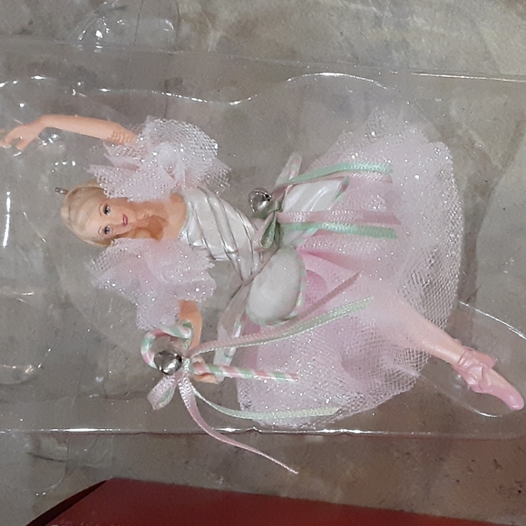Peppermint Candy Cane, Barbie, 5", Posed en pointe, Ornament dated 2004 - Picture 4 of 6
